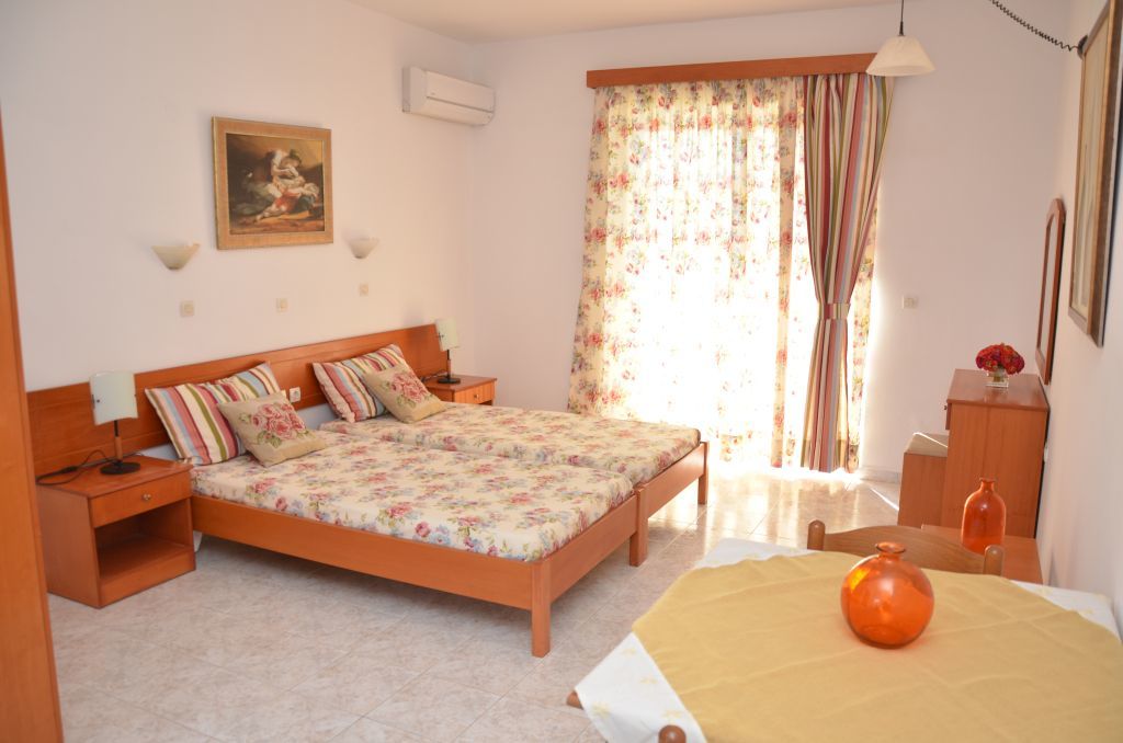 Evita Aparthotel 3*