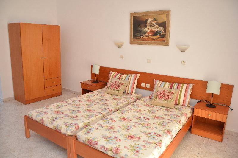 Evita Aparthotel 3*