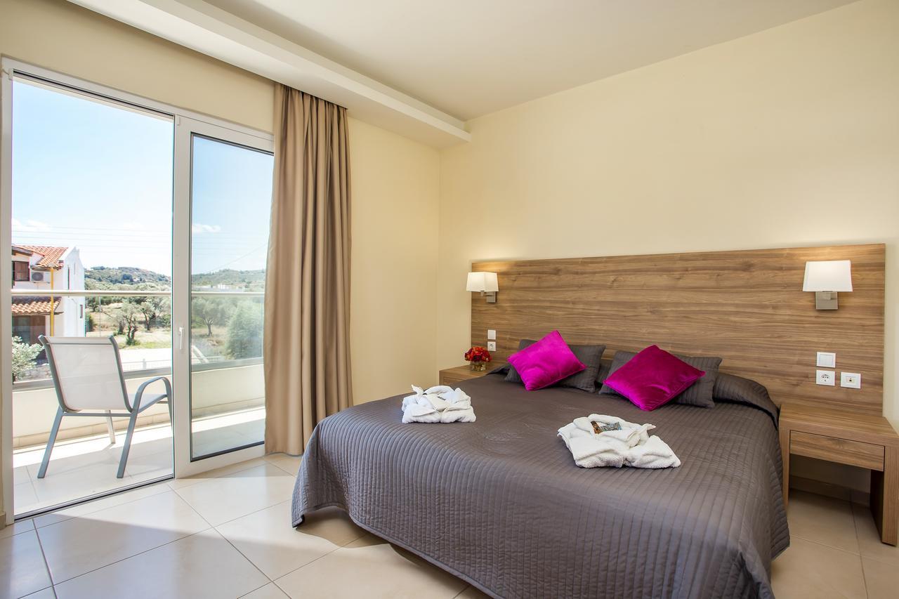 Evita Aparthotel 3*